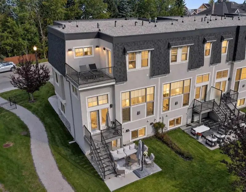 9045 Wentworth Avenue SW, Calgary — photo 2 of 49