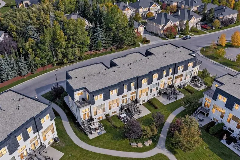 9045 Wentworth Avenue SW, Calgary — photo 3 of 49