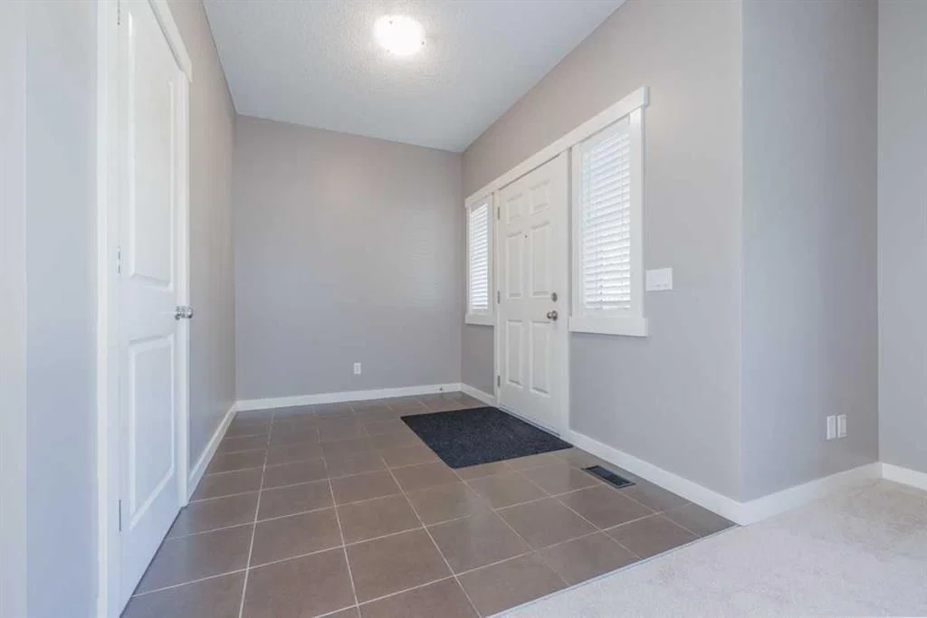 345 Mckenzie Towne Drive SE, Calgary — photo 4 of 35