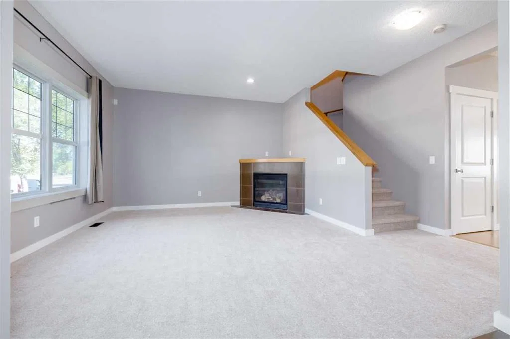 345 Mckenzie Towne Drive SE, Calgary — photo 5 of 35