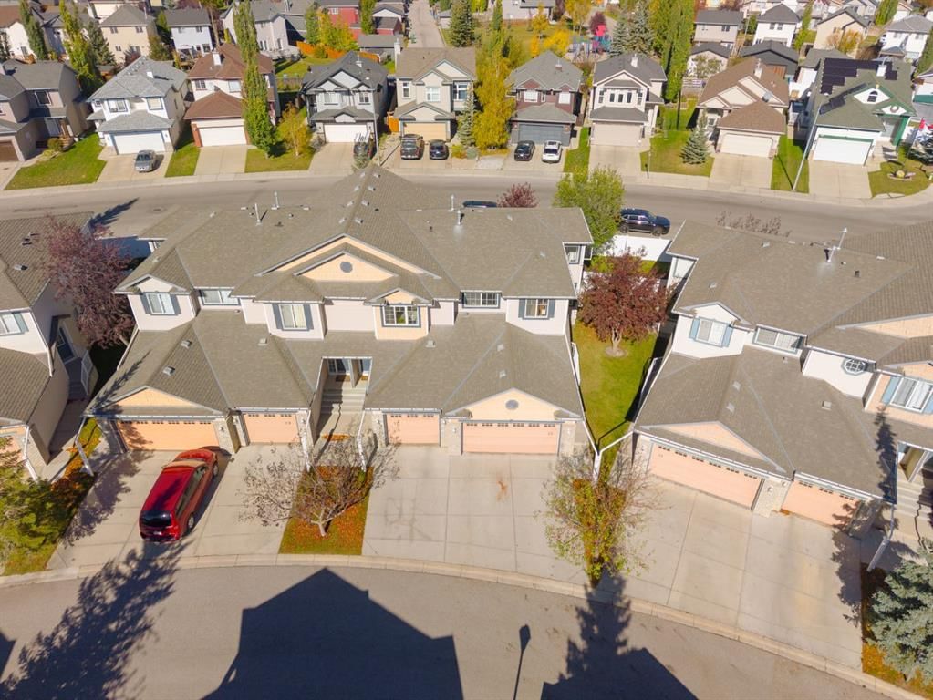 25 Citadel Estates Manor NW, Calgary — photo 2 of 39