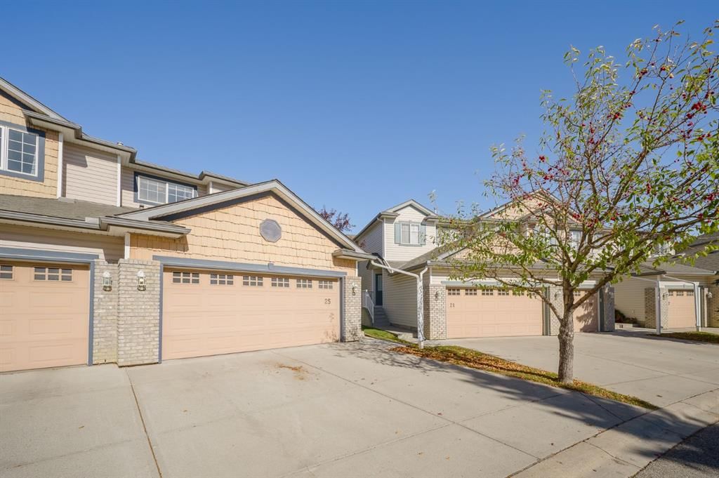 25 Citadel Estates Manor NW, Calgary — photo 3 of 39