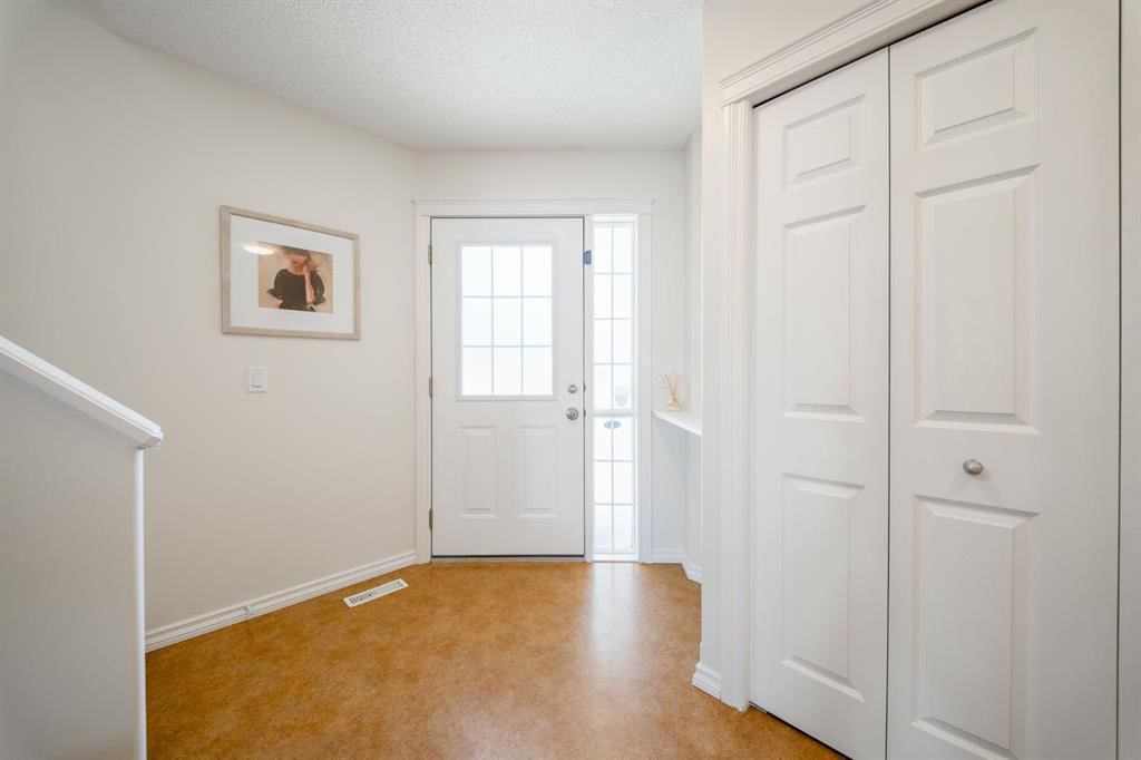 25 Citadel Estates Manor NW, Calgary — photo 5 of 39