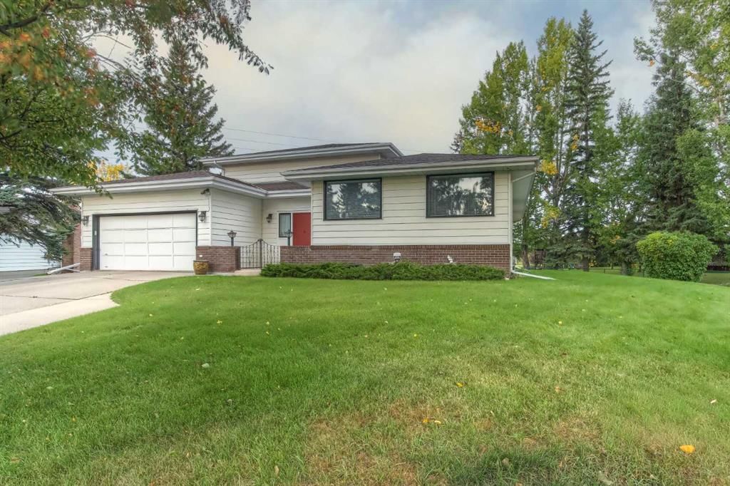 14 Varview Place NW, Calgary — main listing photo