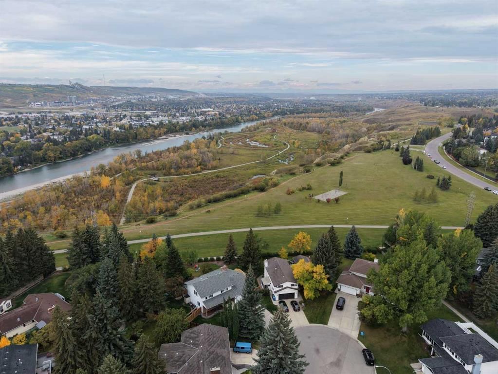 14 Varview Place NW, Calgary — photo 3 of 46