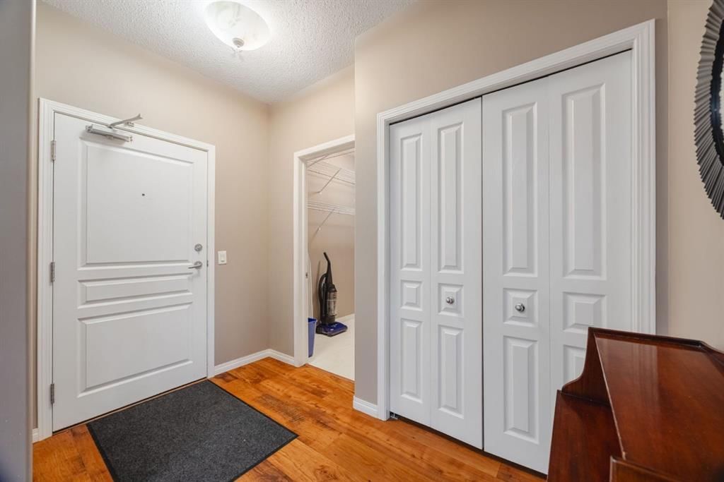 1306, Lake Fraser Court SE, Calgary — photo 4 of 20