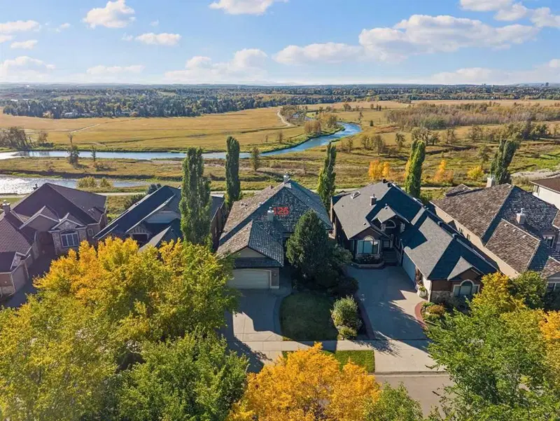 126 Mt Douglas Close SE, Calgary — detached for sale