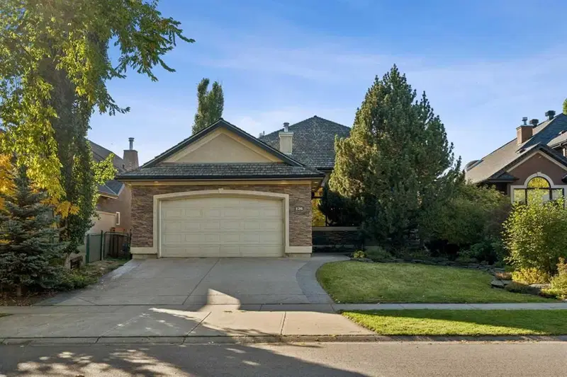 126 Mt Douglas Close SE, Calgary — photo 3 of 42