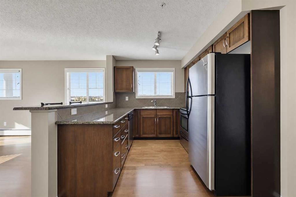 2307, 43 Country Village Lane NE, Calgary — photo 5 of 33