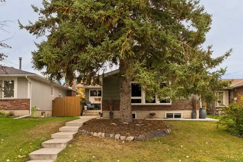 228 Midridge Crescent SE, Calgary — photo 2 of 48