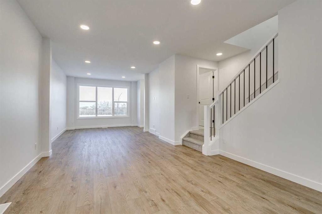 311 Silverton Glen Road SW, Calgary — photo 4 of 7