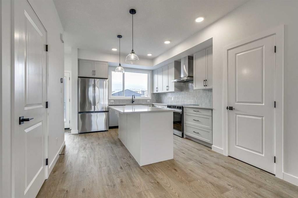 311 Silverton Glen Road SW, Calgary — photo 5 of 7