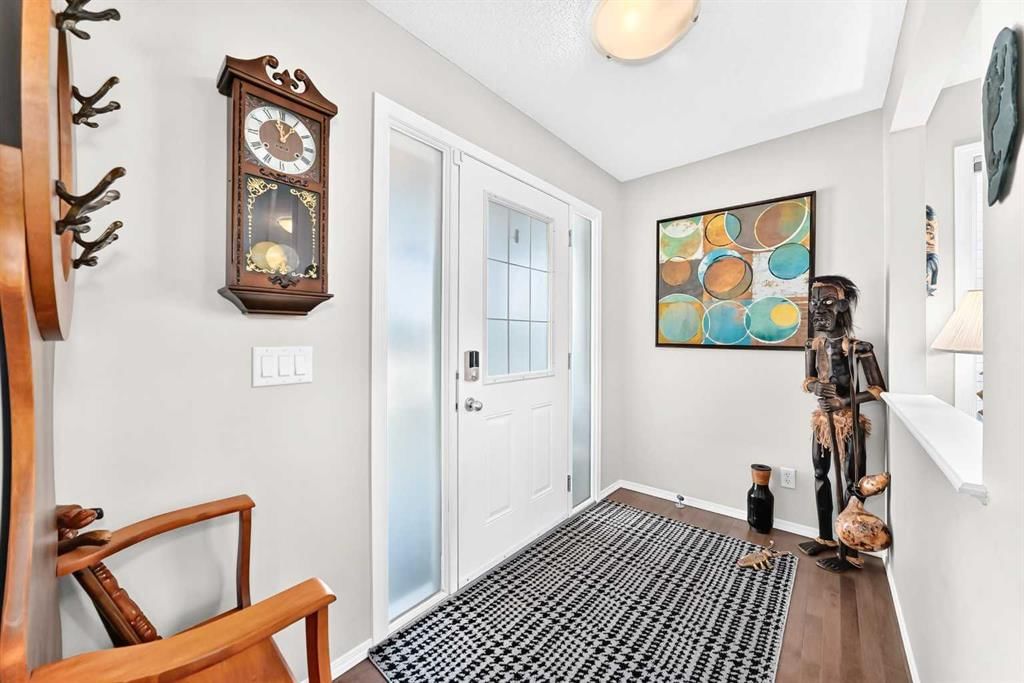 2071 Reunion Boulevard NW, Airdrie — photo 3 of 46