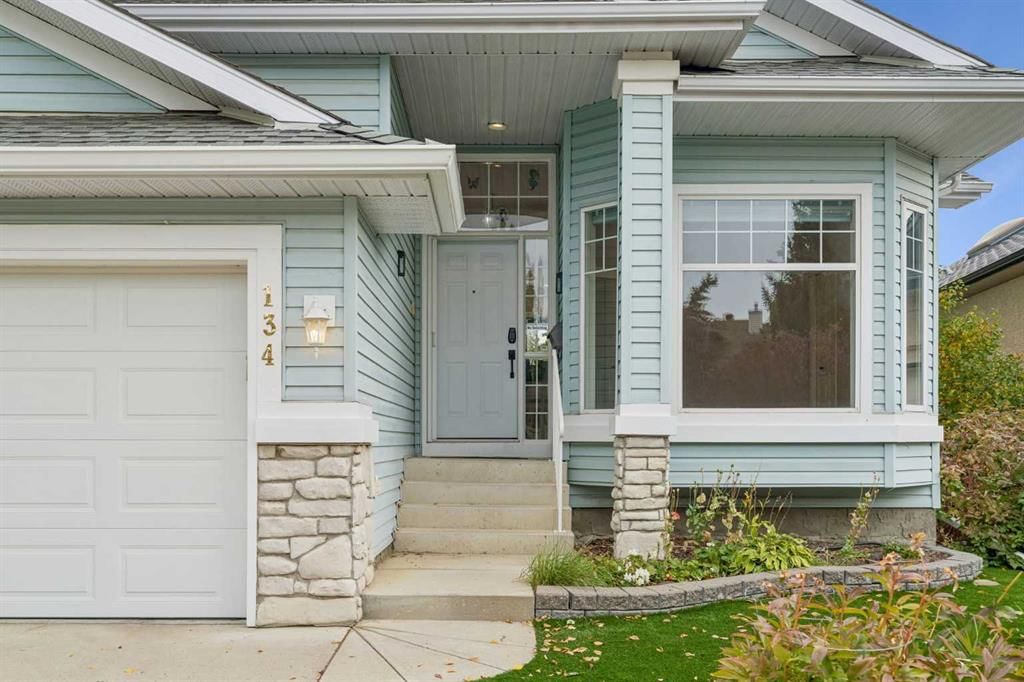 134 Valley Glen Heights NW, Calgary — photo 3 of 45