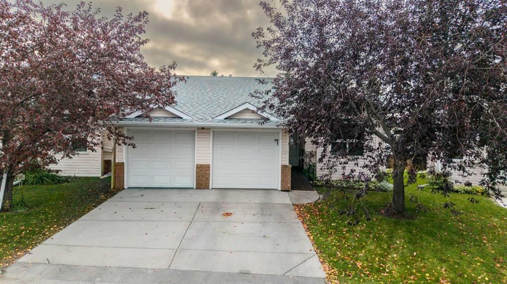 104 Catalina Circle NE, Calgary — photo 2 of 46