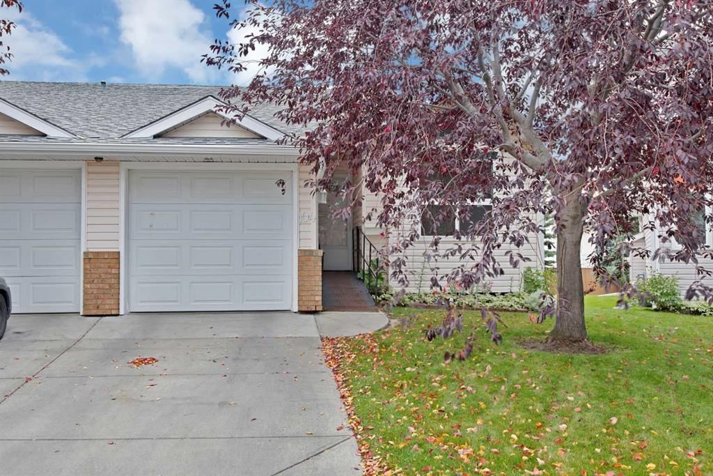 104 Catalina Circle NE, Calgary — photo 3 of 46
