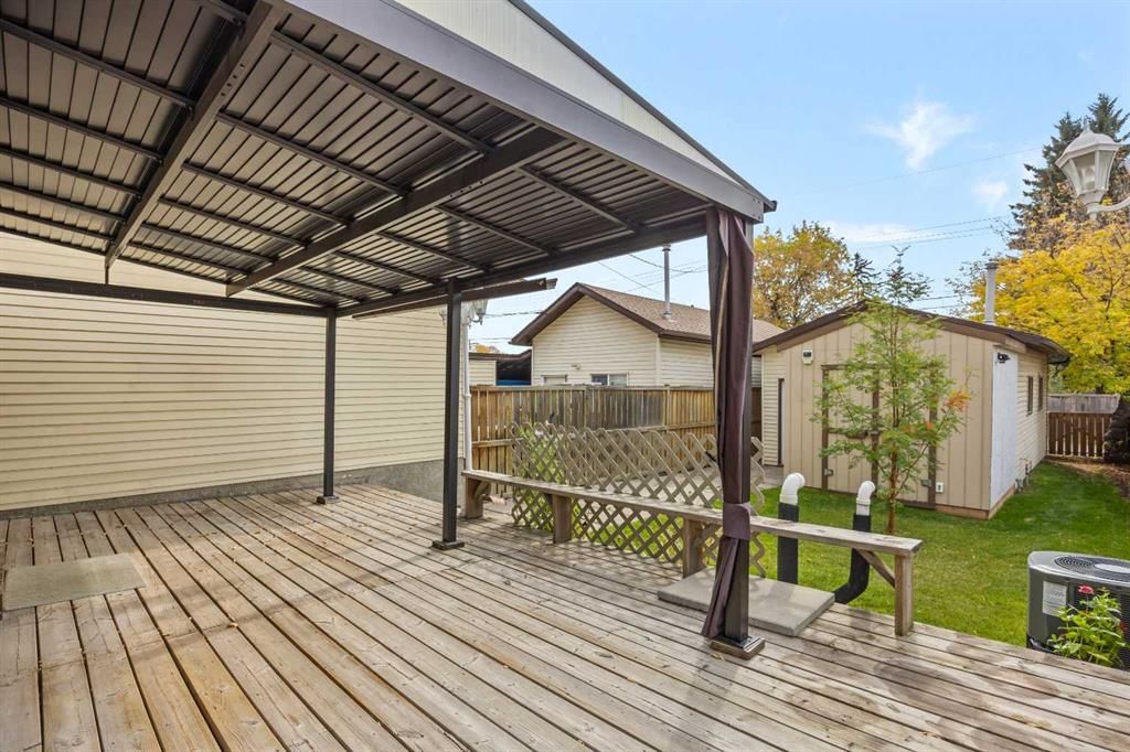 6419B 33 Avenue NW, Calgary — photo 4 of 46