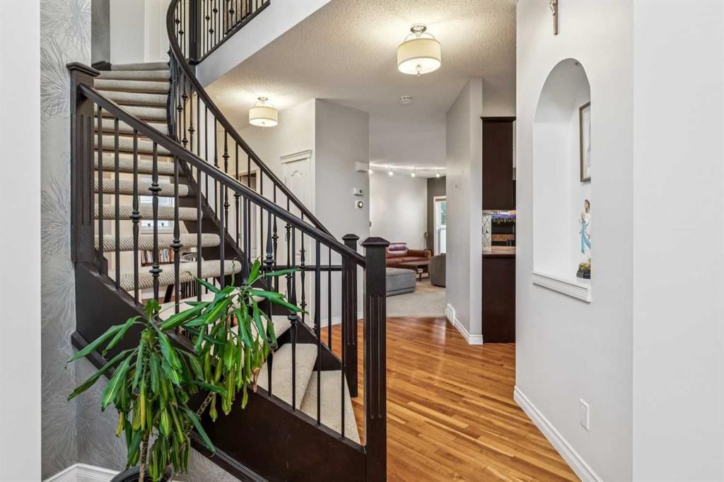 86 Cresthaven View SW, Calgary — photo 2 of 25
