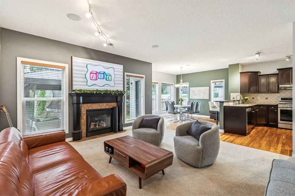 86 Cresthaven View SW, Calgary — photo 3 of 25