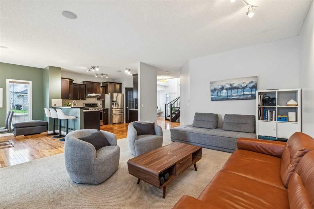 86 Cresthaven View SW, Calgary — photo 4 of 25