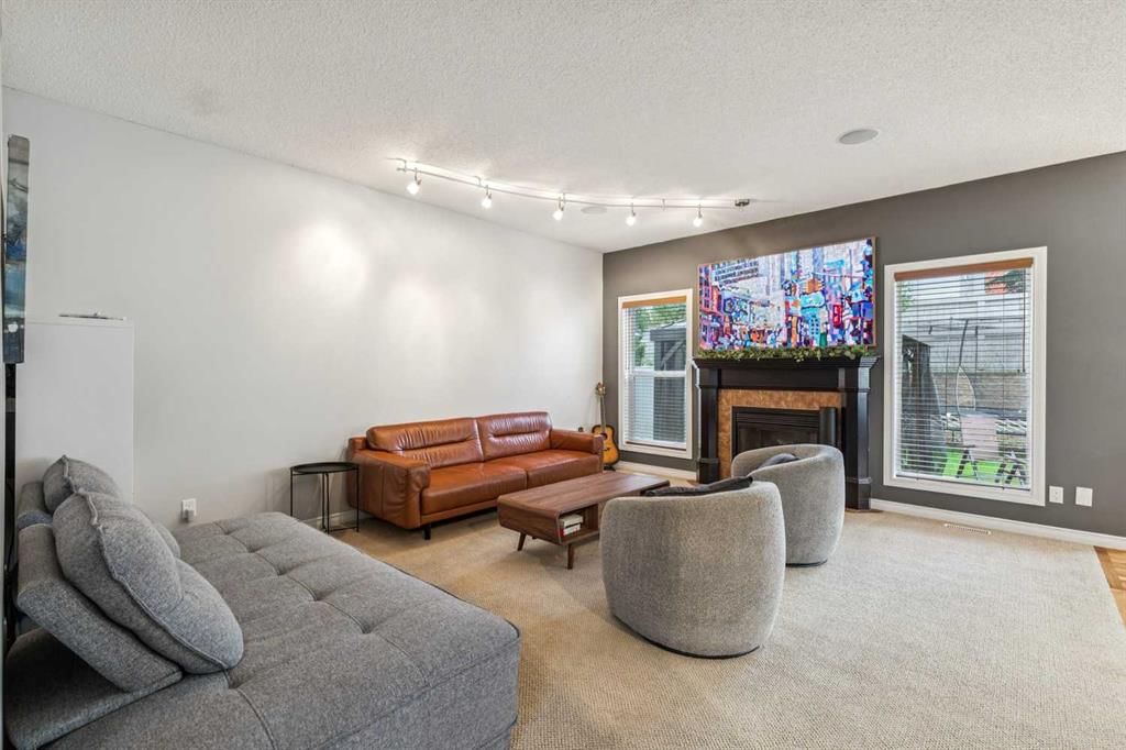 86 Cresthaven View SW, Calgary — photo 5 of 25