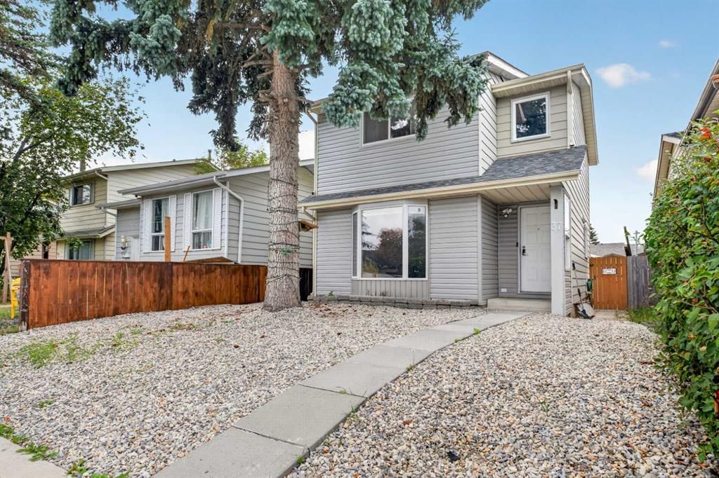 37 Erin Croft Crescent SE, Calgary — photo 2 of 35