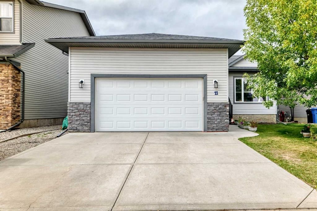 11 Bondar Gate, Carstairs — photo 2 of 48