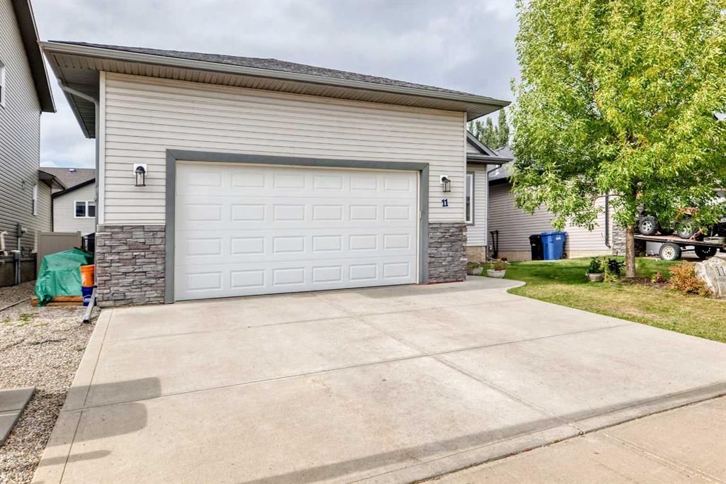 11 Bondar Gate, Carstairs — photo 3 of 48