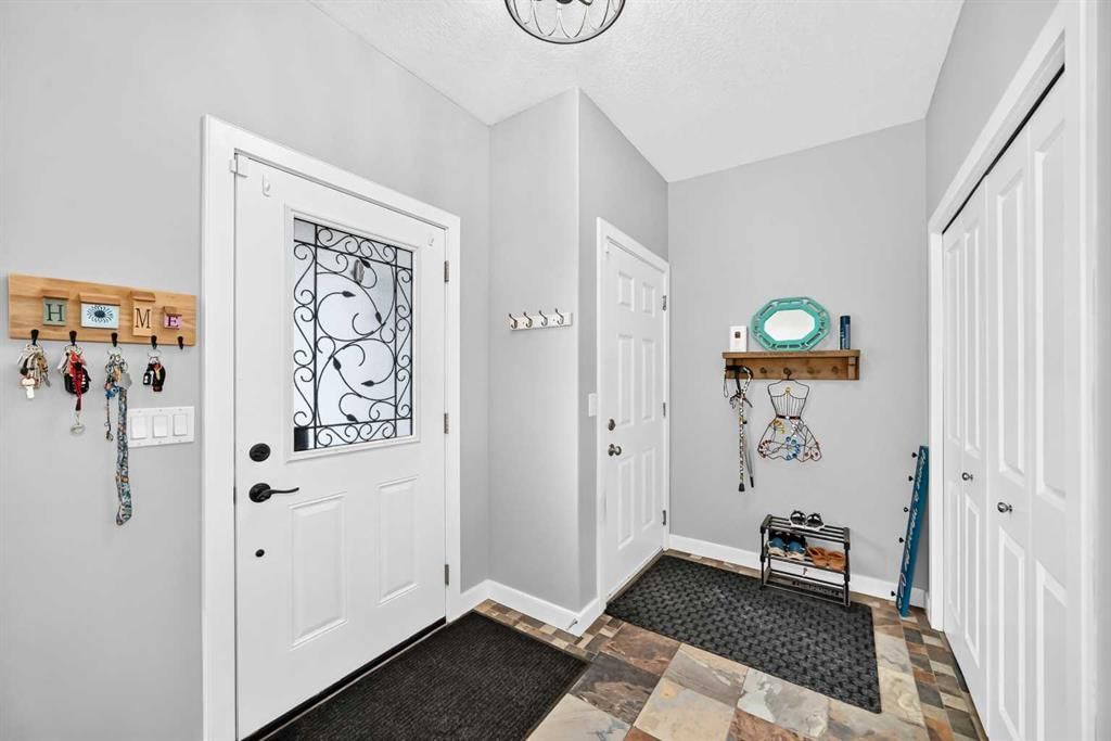 11 Bondar Gate, Carstairs — photo 5 of 48
