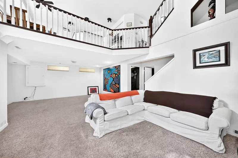 14954 Mt Mckenzie Drive SE, Calgary — photo 3 of 49