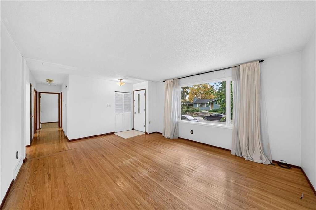 4831 48 Street NW, Calgary — photo 2 of 46