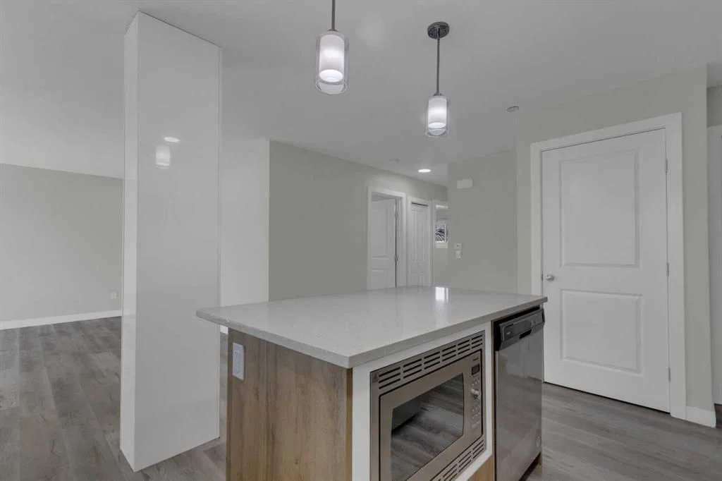 99 Dovercliffe Way SE, Calgary — photo 5 of 38