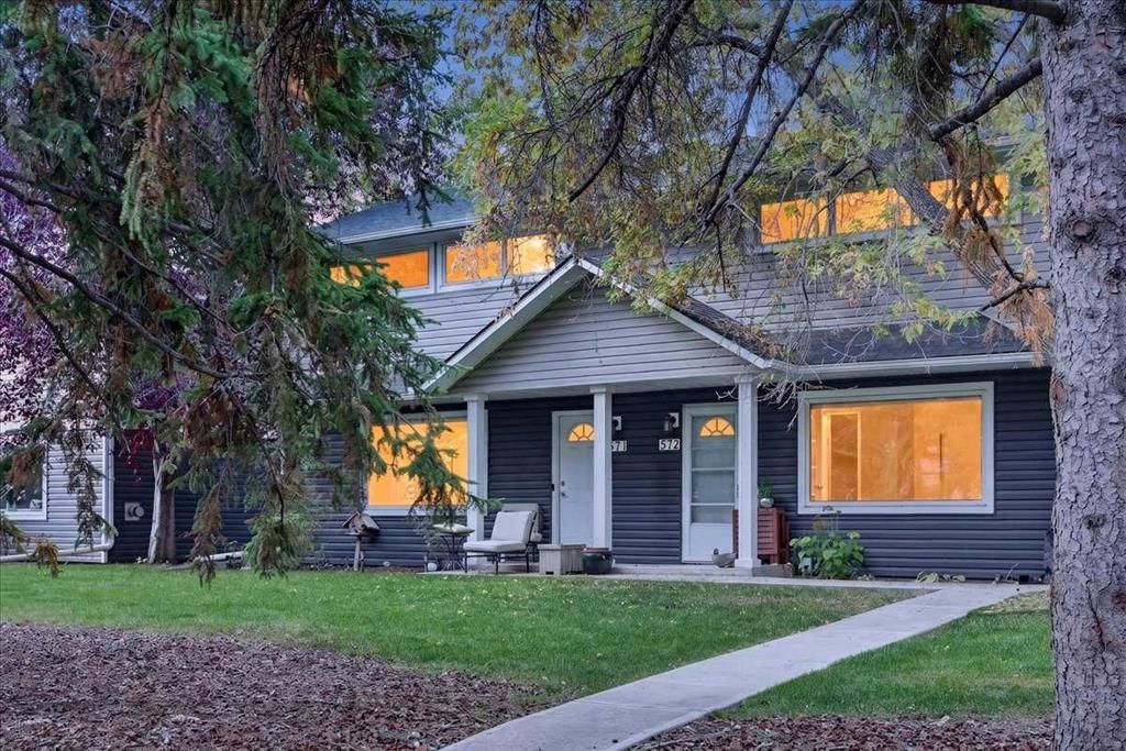 572 Regal Park NE, Calgary — main listing photo