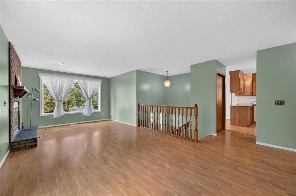 120 Hawkwood Boulevard, Calgary — photo 5 of 41