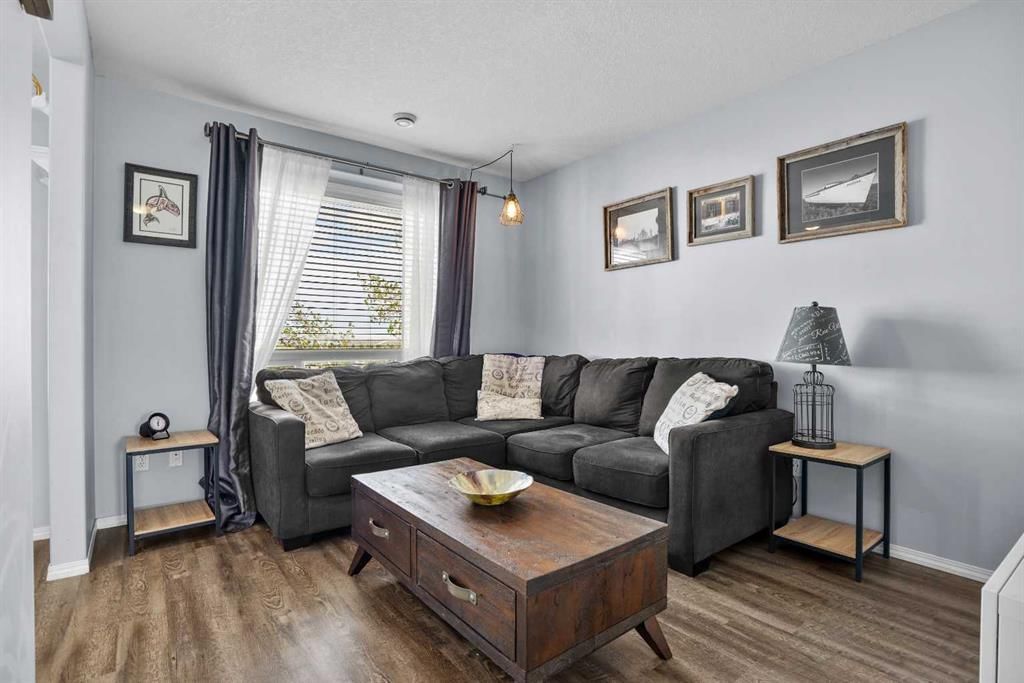 302 Sunrise Terrace NE, High River — photo 5 of 41