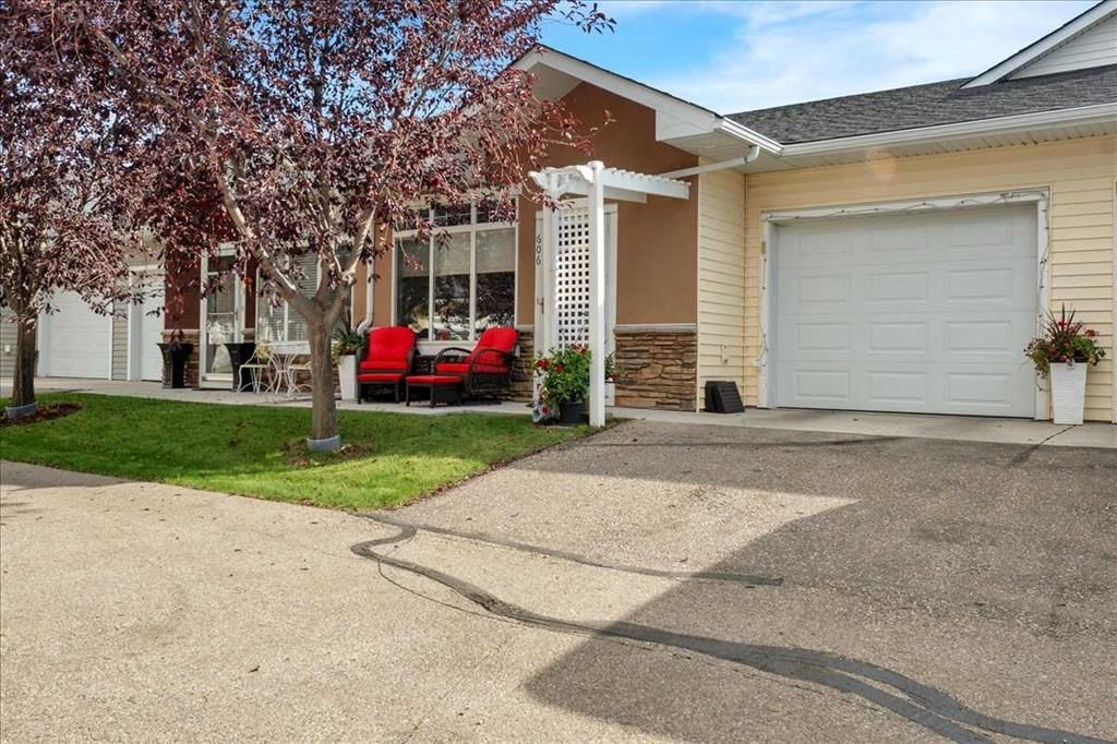 606 Sunvale Crescent NE, High River — photo 2 of 27