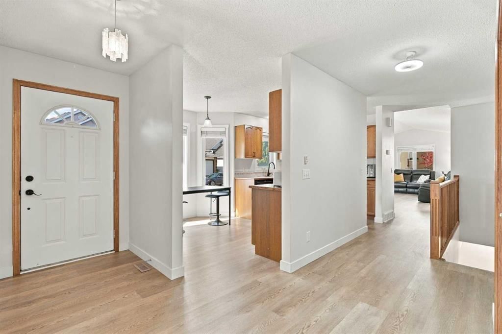 179 Citadel Close NW, Calgary — photo 5 of 37