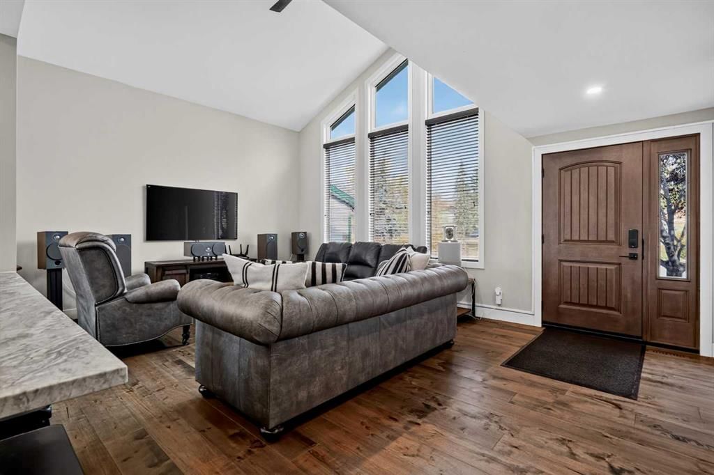 169 Silver Mead Crescent NW, Calgary — photo 4 of 49