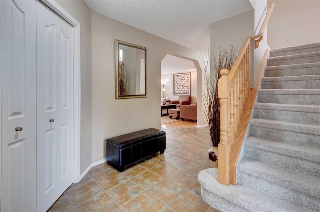 10 Cranfield Park SE, Calgary — photo 2 of 35