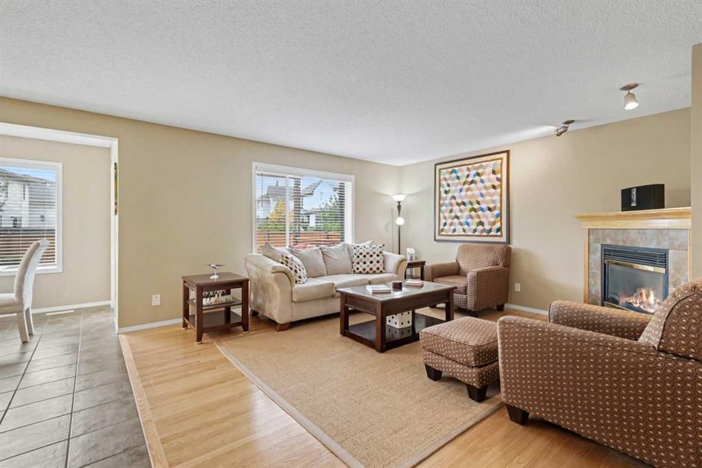 10 Cranfield Park SE, Calgary — photo 4 of 35