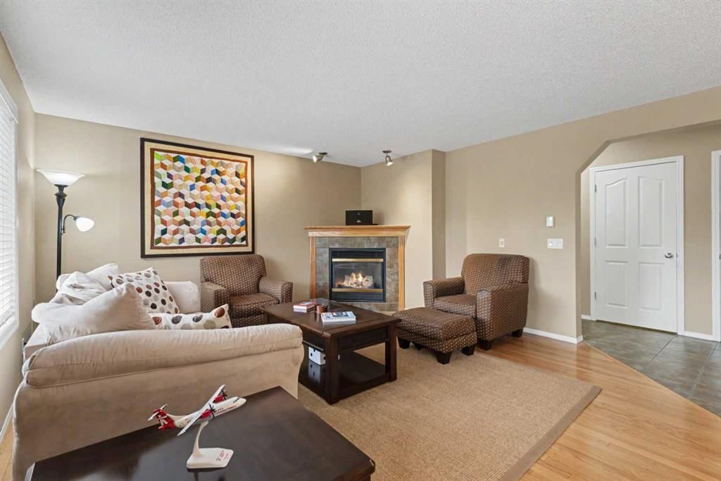 10 Cranfield Park SE, Calgary — photo 5 of 35