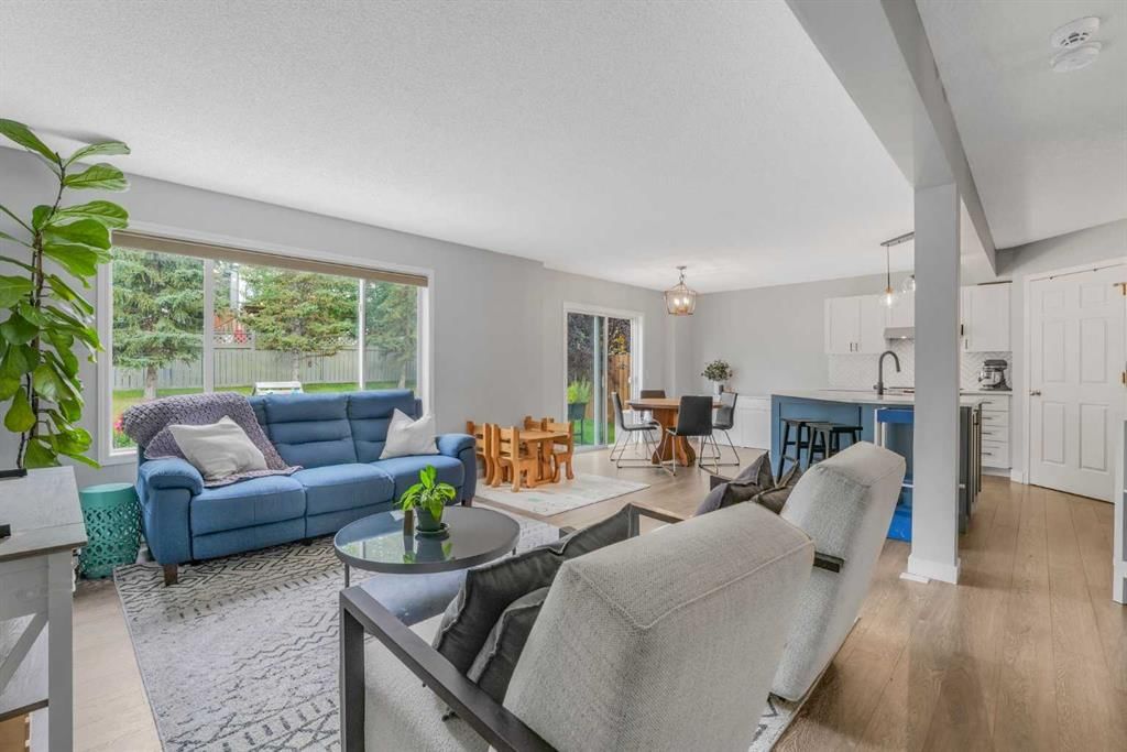 6 Tuscarora Circle NW, Calgary — photo 4 of 47