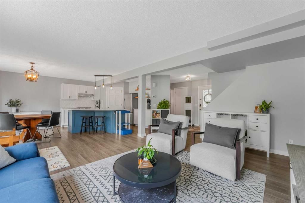 6 Tuscarora Circle NW, Calgary — photo 5 of 47
