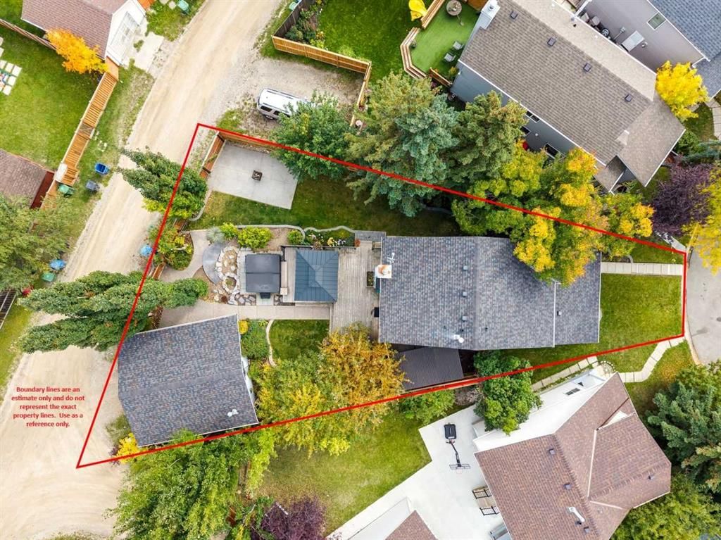 48 Woodglen Court SW, Calgary — photo 2 of 46