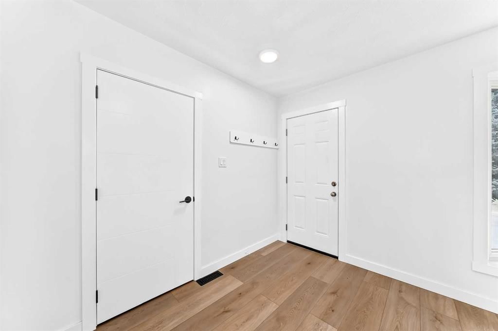 5603 Trelle Drive NE, Calgary — photo 4 of 41