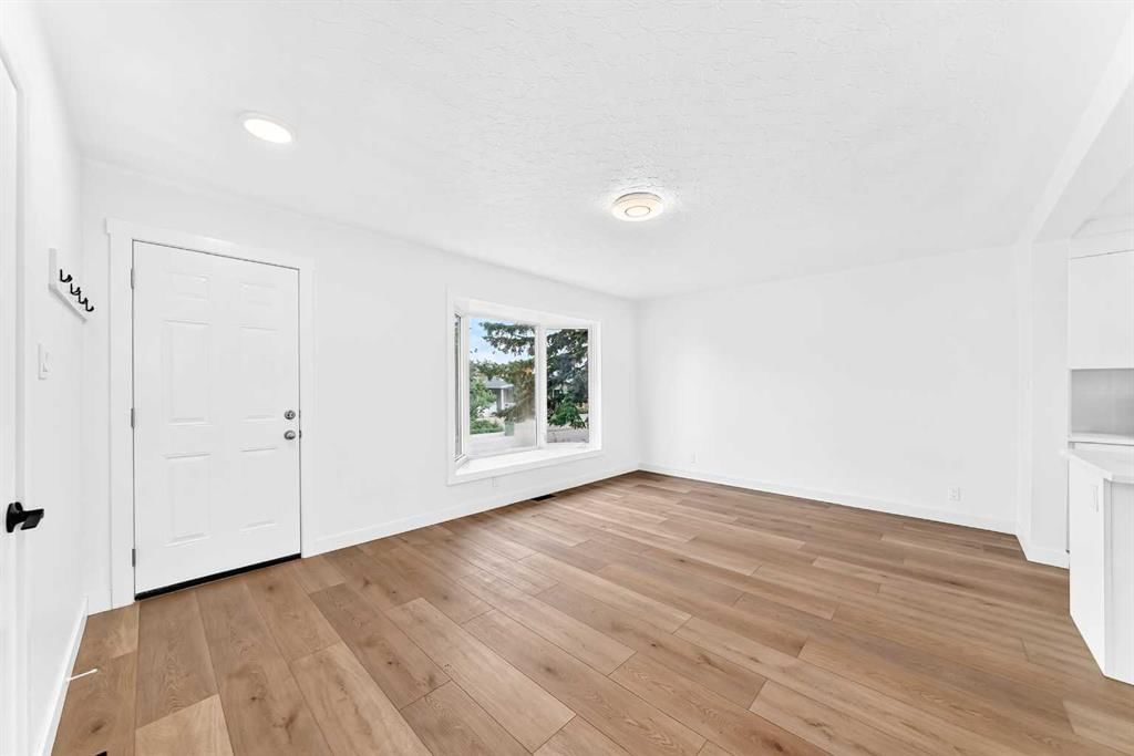5603 Trelle Drive NE, Calgary — photo 5 of 41
