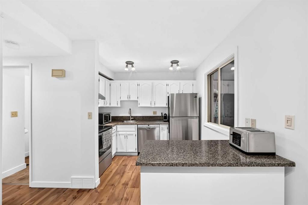 16, 803 Varsity Estates Drive NW, Calgary — photo 3 of 31