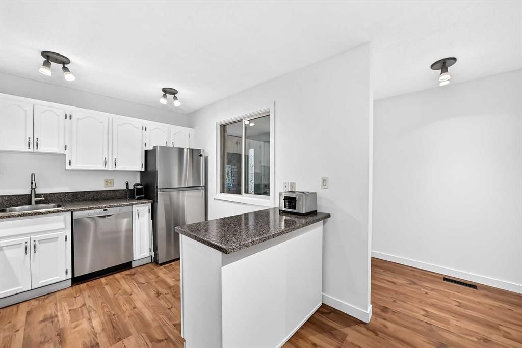 16, 803 Varsity Estates Drive NW, Calgary — photo 4 of 31