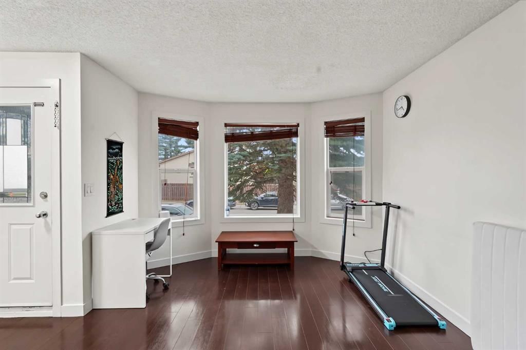 61 Falmere Way NE, Calgary — photo 4 of 24