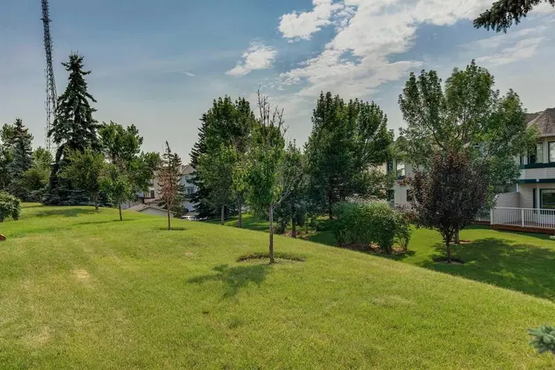 5 Prominence View SW, Calgary — photo 2 of 40